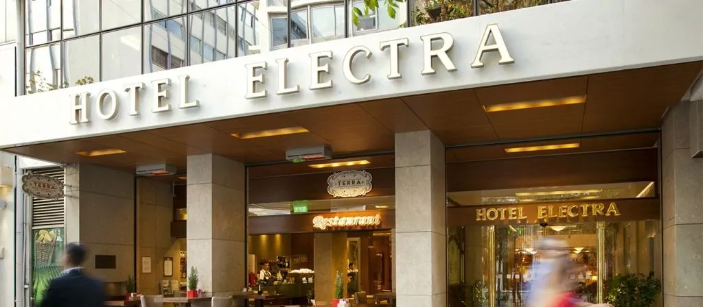 ELECTRA HOTEL ATHENS в 36 км от аэропорта и в 15 км от нашей клиники