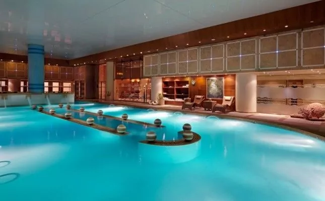 DIVANI APOLLON PALACE AND THALASSO в 24 км от аэропорта и в 5 км от нашей клиники